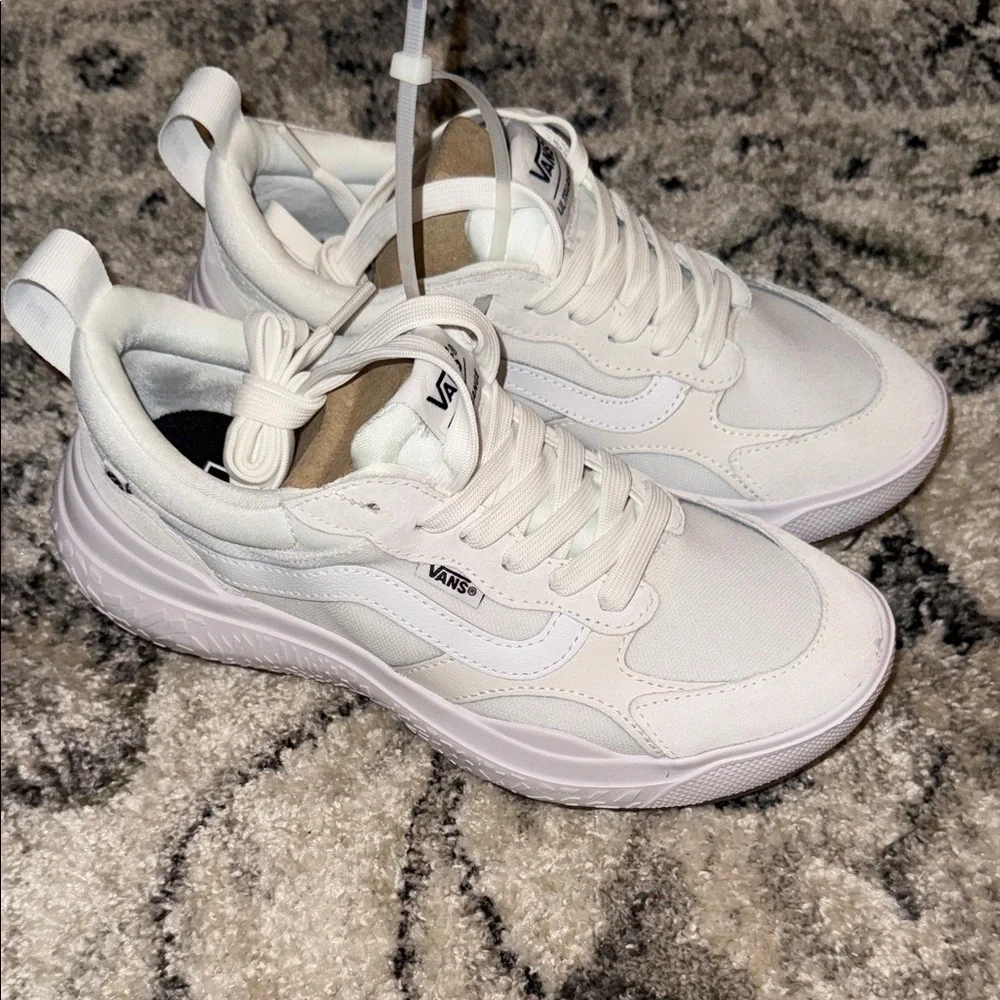 •VANS•NWT CLASSIC TRUE WHITE ULTRARANGE NEO VR3 LACE UP SNEAKERS SIZE 8 (UNISEX) - Picture 6 of 12